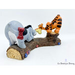 figurine-résine-tigrou-bourriquet-close-friends-simply-pooh-disney-tronc-branche-arbre-4
