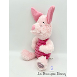 peluche-porcinet-disney-store-winnie-ourson-cochon-rose-écusson-5