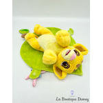 peluche-simba-le-roi-lion-couffin-disneyland-paris-disney-couverture-feuille-verte-3