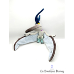peluche-coup-de-tonerre-disney-store-le-voyage-arlo-méchant-oiseau-écusson-6