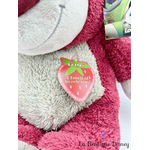 Peluche Lotso Toy Story Disney Store ours rose fraise 35 cm - Peluches/ Peluches Disney Store - La Boutique Disney