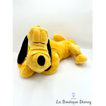 peluche-pluto-coussin-couché-disney-parks-disneyland-chien-jaune-dort-oreiller-0