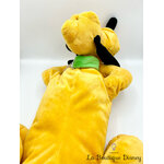 peluche-pluto-coussin-couché-disney-parks-disneyland-chien-jaune-dort-oreiller-2