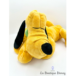 peluche-pluto-coussin-couché-disney-parks-disneyland-chien-jaune-dort-oreiller-4