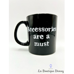 tasse-cruella-denfer-accessories-are-a-must-disney-villains-churchill-disney-les-101-dalmatiens-mug-4