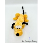 peluche-mini-pluto-couché-disney-store-chien-jaune-plat-ventre-dort-2