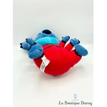 peluche-stitch-experience-626-disney-store-ecusson-combinaison-rouge (7)