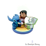 boule-a-neige-lilo-stitch-souillon-coffre-thé-disneyland-snow-globe-disney+ (4)