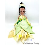 poupée-chiffon-tiana-la-princesse-et-la-grenouille-disney-store-exclusive-princesse-vert-ecusson (5)