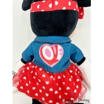 peluche-minnie-mouse-saint-valentin-disney-store-2021-veste-jean-love (1)