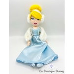 poupée-chiffon-cendrillon-hiver-disney-store-princesse-cape-manteau (2)
