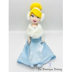poupée-chiffon-cendrillon-hiver-disney-store-princesse-cape-manteau (3)