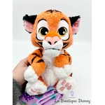 peluche-rajah-tigre-aladdin-disney-parks-cocon-emmailloté-couverture (3)
