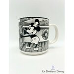 tasse-scene-mickey-steamboat-willie-disney-england-mug-scene-film-bateau-noir-blanc (4)