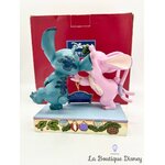 figurine-jim-shore-stitch-angel-mistletoe-kisses-disney-traditions-showcase-enesco (5)