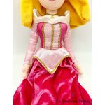 poupée-chiffon-aurore-la-belle-au-bois-dormant-disney-store-exclusive-peluche-princesse-rose (2)