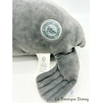 peluche-fluke-otarie-le-monde-de-dory-disney-store-écusson-gris (1)