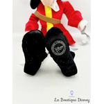 peluche-capitaine-crochet-disney-store-peter-pan-rouge-écusson-4