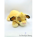 peluche-simba-cuddleez-disney-store-le-roi-lion-oreiller-dort-couché (9)