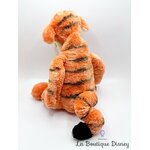 Peluche-Tigrou-Poils-Longs-Disney-Store-Winnie-lourson-tigre-orange-écusson-45-cm (1)