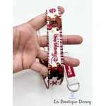 Lanière-Pins-Pain-Epice-Noël-Disneyland-Paris-Disney-cordon-tour-de-cou  (3)