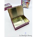 Boite-métal-Mickey-et-ses-amis-Noël-livres-Disneyland-Paris-Disney-trio-hiver-rouge (7)