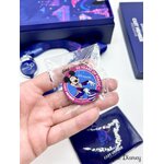 Coffret-Cast-Member-Exclusive-30-ème-anniversaire-Disneyland-Paris-30-ans-Disney-carnet-sac-lanière-pin-stylo (4)