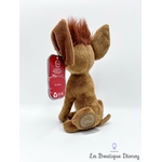 Peluche-Pedro-La-Belle-et-le-Clochard-Disney-Store-2011-chien-marron-écusson-23-cm (4)