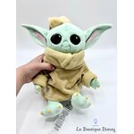 Peluche-Grogu-lange-Disney-Babies-Disney-Store-2023-The-Mandalorian-Star-Wars-couverture-beige (2)