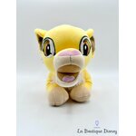 Peluche-Simba-Le-Roi-Lion-Disneyland-Paris-2019-Disney-jaune-couché-35-cm (5)