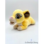 Peluche-Simba-Le-Roi-Lion-Disneyland-Paris-2019-Disney-jaune-couché-35-cm (3)