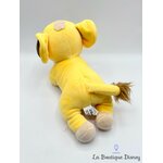 Peluche-Simba-Le-Roi-Lion-Disneyland-Paris-2019-Disney-jaune-couché-35-cm (1)