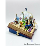 Boule-à-neige-musicale-Livre-Illustration-Disneyland-Paris-snow-globe-Disney-château (12)