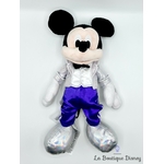 Peluche-Mickey-Mouse-100-Years-of-Wonder-Disney-Store-2023-costume-gris-violet-38-cm (6)
