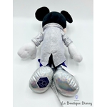 Peluche-Mickey-Mouse-100-Years-of-Wonder-Disney-Store-2023-costume-gris-violet-38-cm (5)