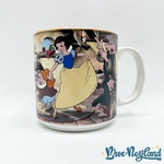 Tasse-scène-Blanche-Neige-et-les-sept-nains-Walt-Disney-Company-England-mug-scène-film-danse-instruments (2)