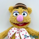 Peluche-Fozzie-ours-Les-Muppets-Disney-Store-2014-marron-écusson-40-cm (2)