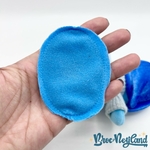 Peluche-épaule-Tristesse-Disney-Parks-Disneyland-Vice-Versa-émotion-bleu-peluche-aimantée-15-cm (1)
