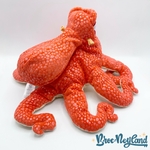 Peluche-Hank-Le-Monde-de-Dory-Disney-Store-2016-poulpe-pieuvre-rouge-écusson-44-cm (1)