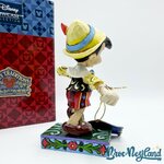 Figurine-Jim-Shore-Pinocchio-Lively-Step-Disney-Traditions-Showcase-Collection-4010027 (7)