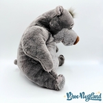 Peluche-Baloo-Le-Livre-de-la-Jungle-Disney-Store-ours-gris-écusson-30-cm (5)