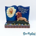 Figurine-Jim-Shore-Le-roi-lion-Storybook-Disney-Traditions-Showcase-Collection-Remember-Who-You-Are-6001269 (4)