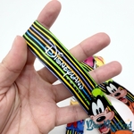 Lanière-Pins-Mickey-et-ses-amis-Disneyland-Paris-2020-Disney-noir-cordon-tour-de-cou (4)