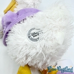 Peluche-Daisy-Disney-Store-canard-violet-poils-longs-écusson-35-cm (5)