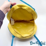 Sac-Vaiana-Hei-Hei-Disney-Store-2023-sac-de-plage-jaune-fleurs (1)
