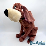Peluche-Cesar-La-Belle-et-le-Clochard-Disney-Store-2011-chien-marron-écusson-50-cm (4)