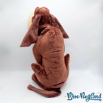Peluche-Cesar-La-Belle-et-le-Clochard-Disney-Store-2011-chien-marron-écusson-50-cm (6)