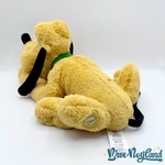 Peluche-Pluto-Disney-Store-2016-chien-jaune-couché-écusson-42-cm (6)
