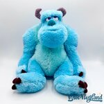 Peluche-Sulli-Monstres-et-Cie-Disney-Store-Sully-assis-bleu-violet-30-cm (5)