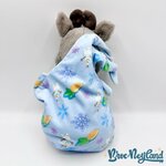 Peluche-Sven-emmaillotée-La-Reine-des-Neiges-Disney-Parks-2017-renne-gris-couverture-cocon-30-cm (4)